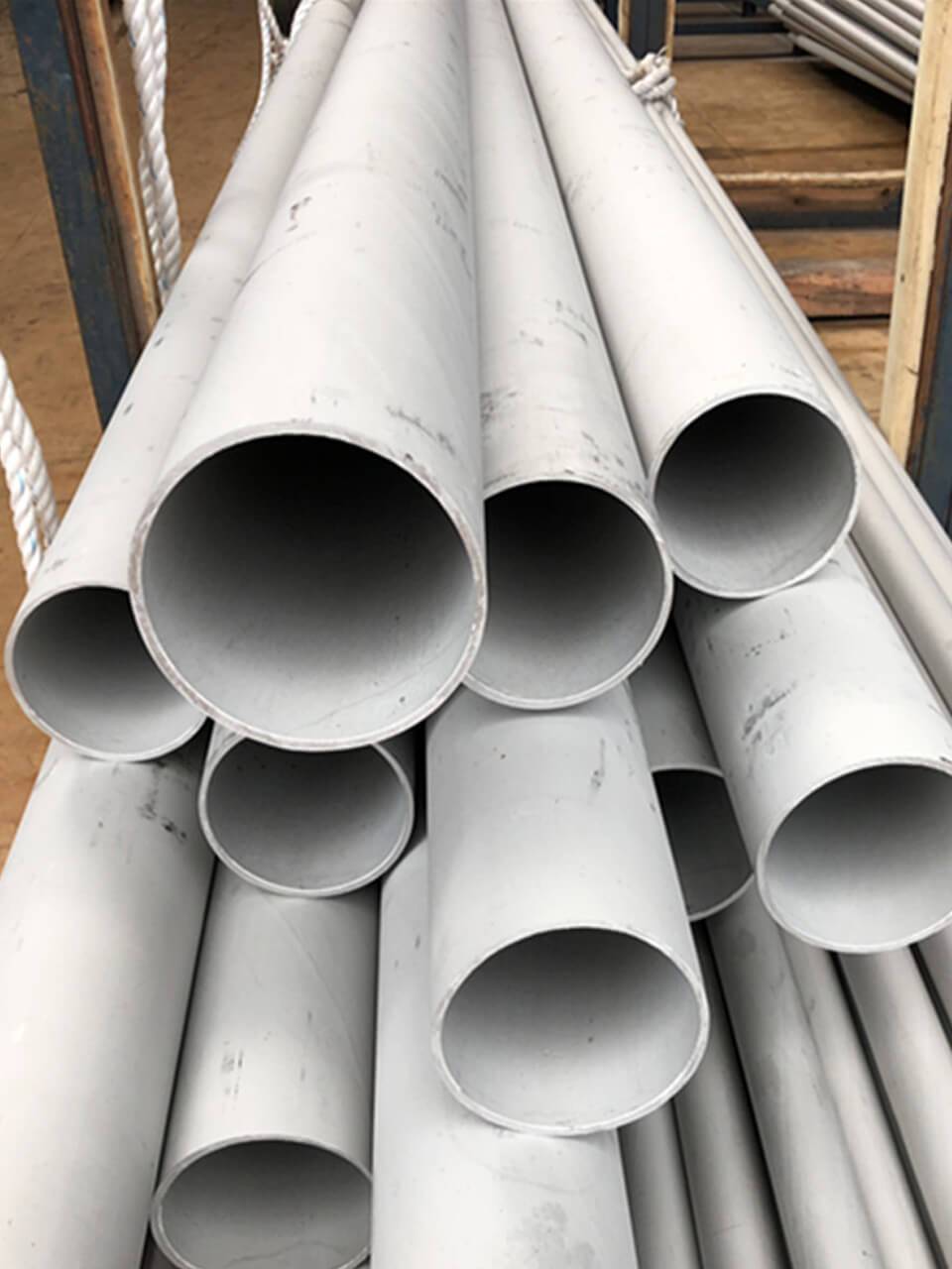 Stainless Steel 304 / 304L Pipes & Tubes